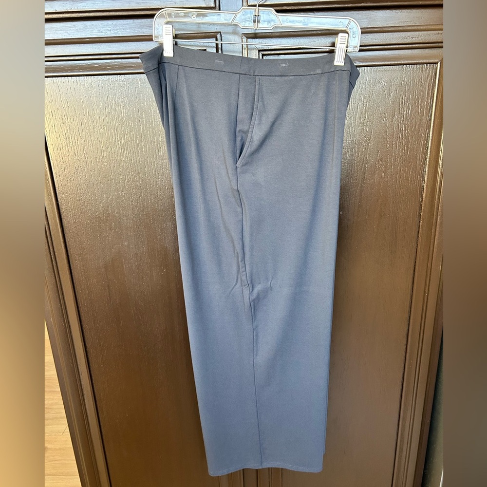 JJill full leg cropped slate blue pull on pants. Size Large
